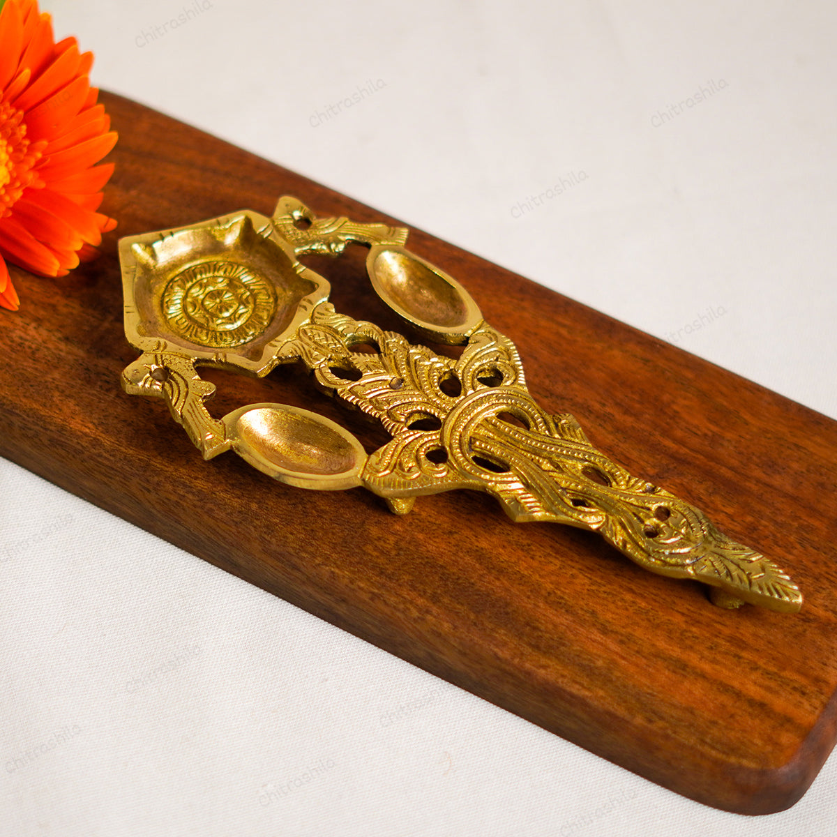 Chitrashila Pure Brass Antique Kapoor Aarti Diya with Handle – Elegant Gold Antique Oil Lamp for Puja, Diwali & Temple Décor