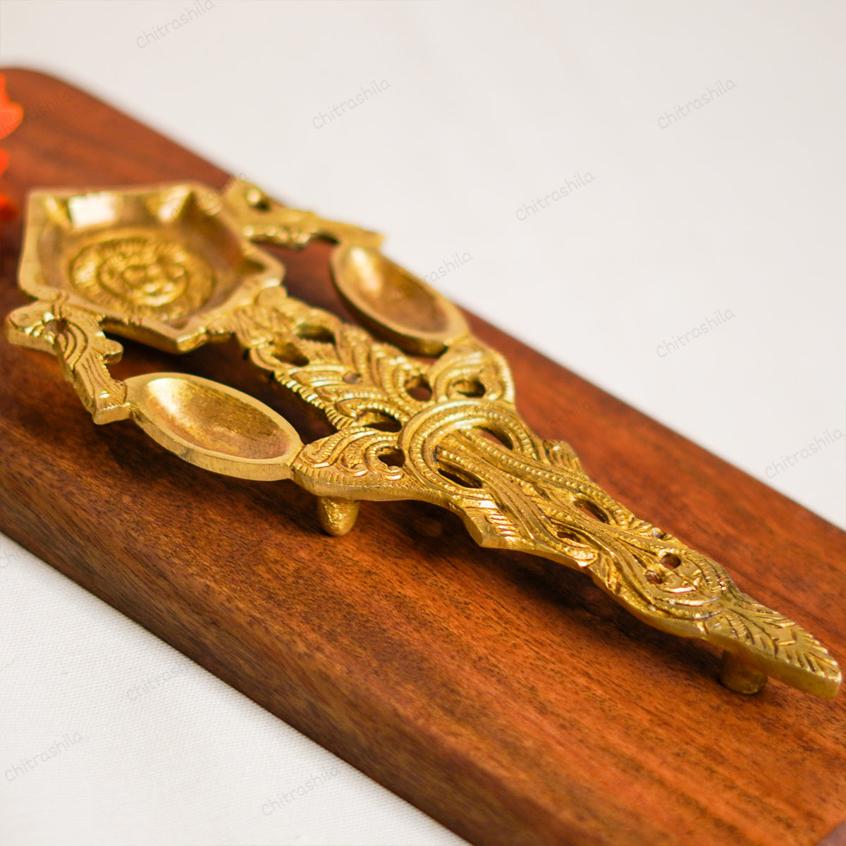 Chitrashila Pure Brass Antique Kapoor Aarti Diya with Handle – Elegant Gold Antique Oil Lamp for Puja, Diwali & Temple Décor